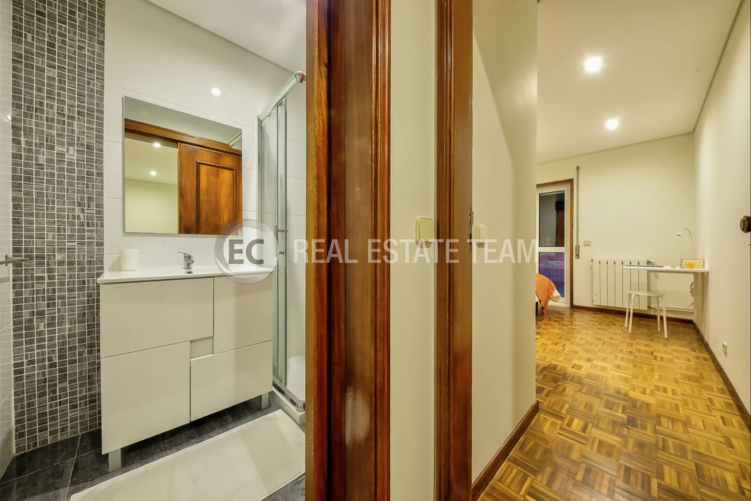 Apartamento T4 para Arrendamento em Glória e Vera Cruz Foto 40