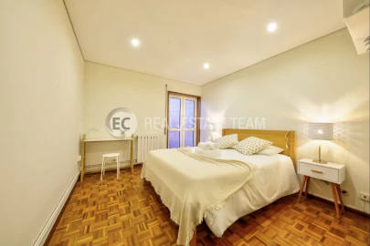 Apartamento T4 para Arrendamento em Glória e Vera Cruz