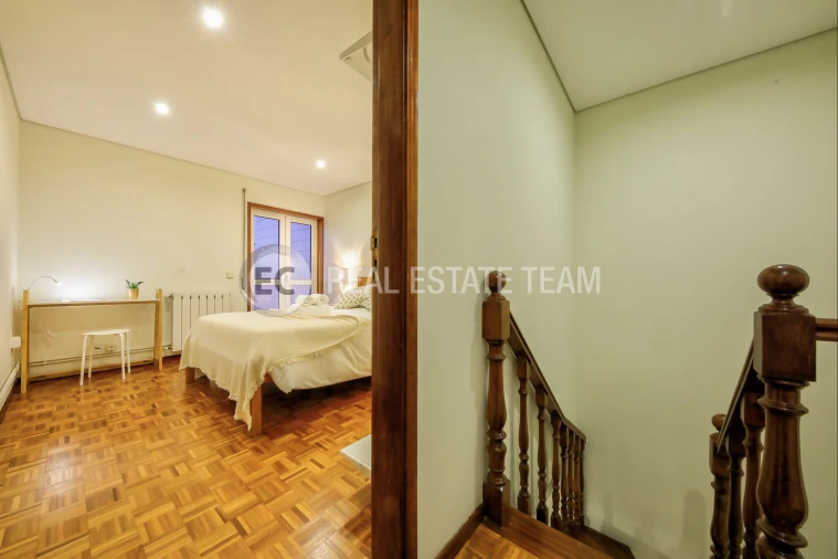 Apartamento T4 para Arrendamento em Glória e Vera Cruz Foto 27