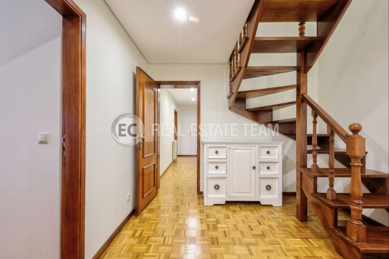 Apartamento T4 para Arrendamento em Glória e Vera Cruz Foto 9