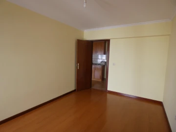 Apartamento T2 para Venda em Fundão, Valverde, Donas, A. Joanes, A. Nova Cabo
