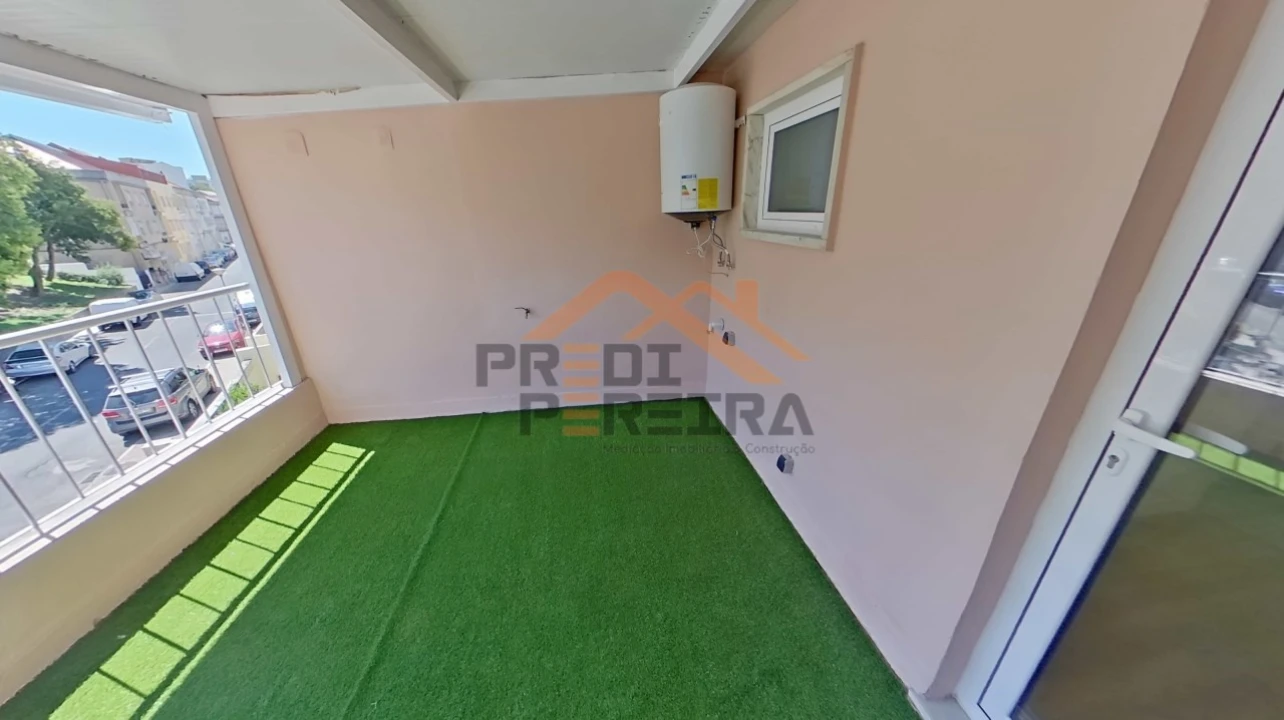 Apartamento T2 para Venda em Queluz e Belas Foto 2