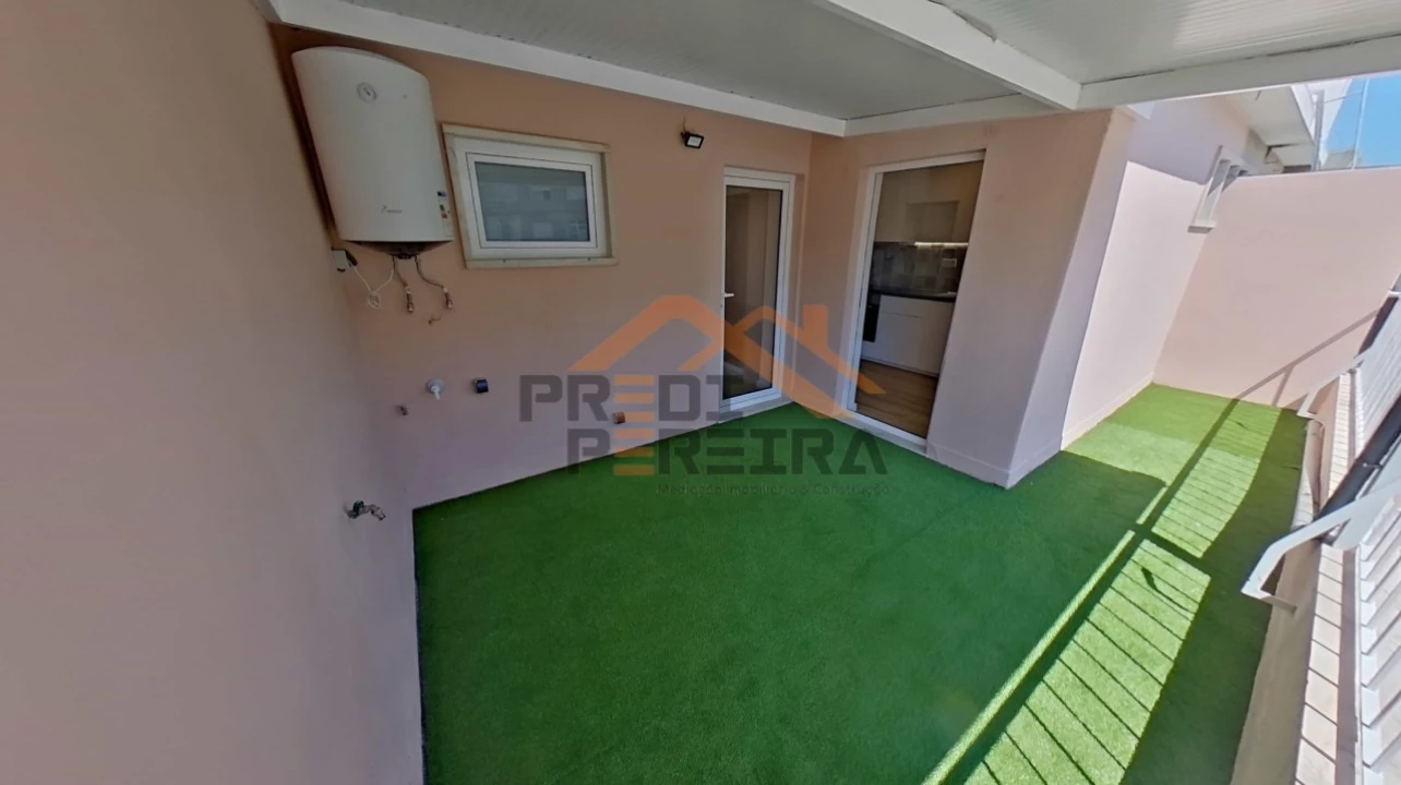 Apartamento T2 para Venda em Queluz e Belas Foto 4