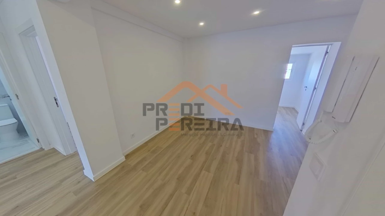 Apartamento T2 para Venda em Queluz e Belas Foto 13