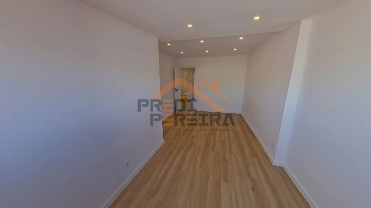Apartamento T2 para Venda em Queluz e Belas Foto 18