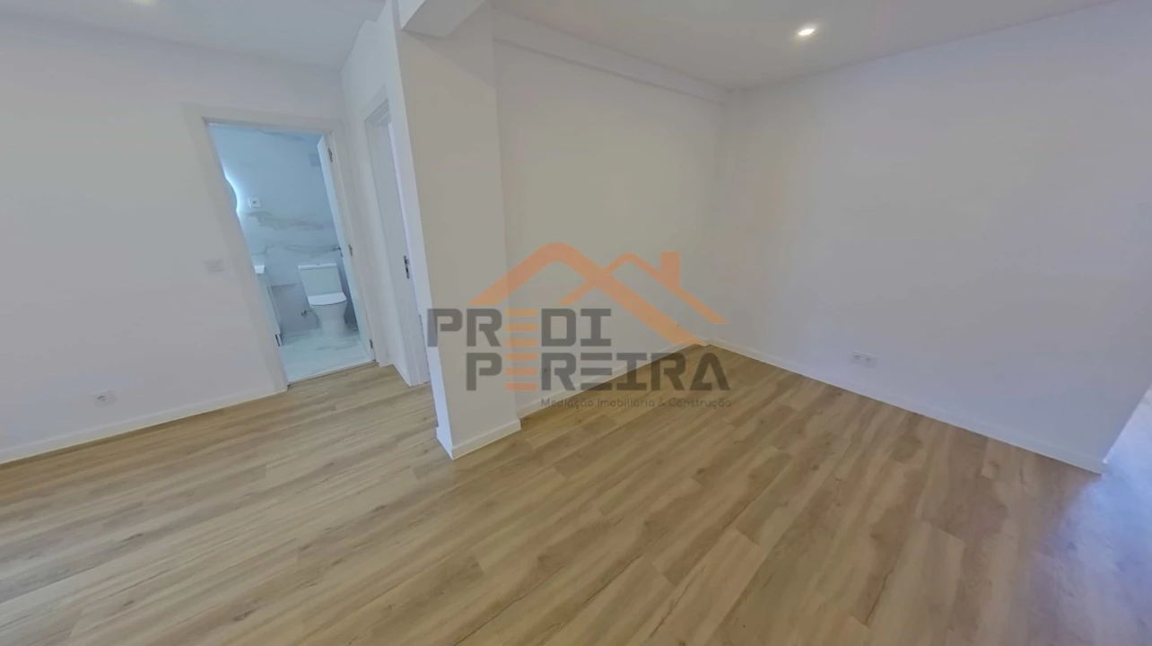 Apartamento T2 para Venda em Queluz e Belas Foto 12