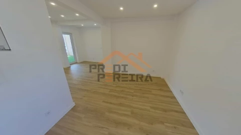 Apartamento T2 para Venda em Queluz e Belas