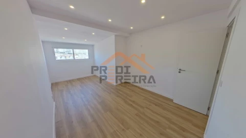 Apartamento T2 para Venda em Queluz e Belas