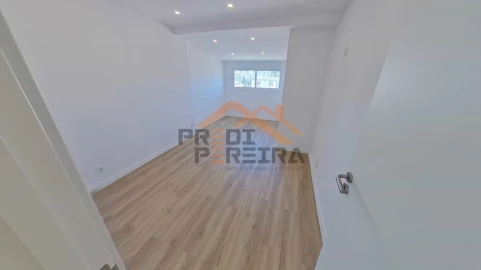 Apartamento T2 para Venda em Queluz e Belas