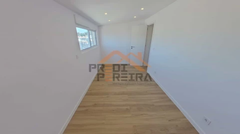 Apartamento T2 para Venda em Queluz e Belas