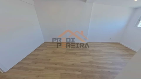 Apartamento T2 para Venda em Queluz e Belas