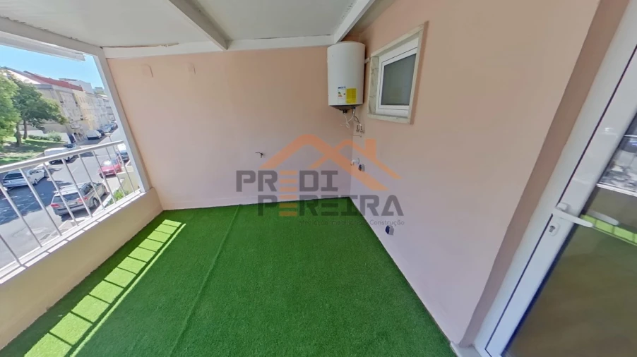 Apartamento T2 para Venda em Queluz e Belas Foto 2
