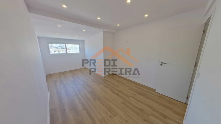 Apartamento T2 para Venda em Queluz e Belas Foto 15