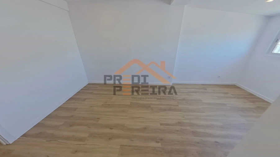 Apartamento T2 para Venda em Queluz e Belas Foto 20