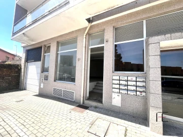 Loja para Venda em Bougado (São Martinho e Santiago)