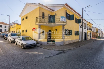 Moradia T7 para Venda em Almeirim
