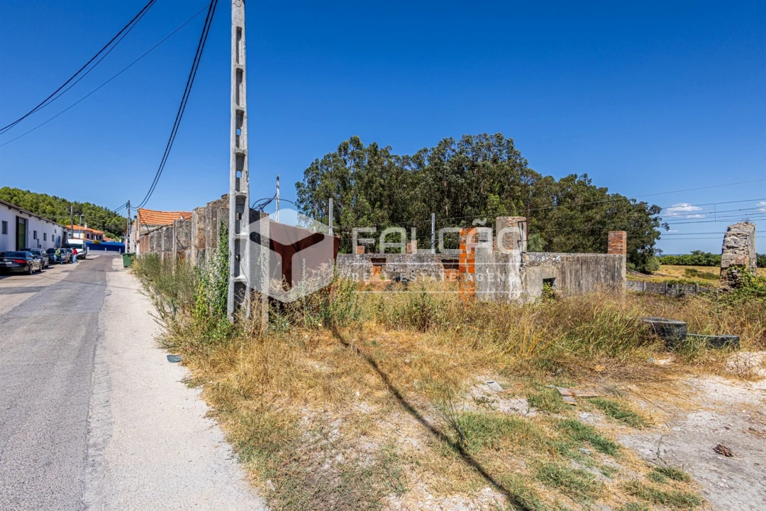 Moradia T5 para Venda em Vale de Santarem Foto 5
