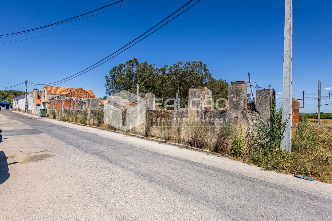 Moradia T5 para Venda em Vale de Santarem Foto 6
