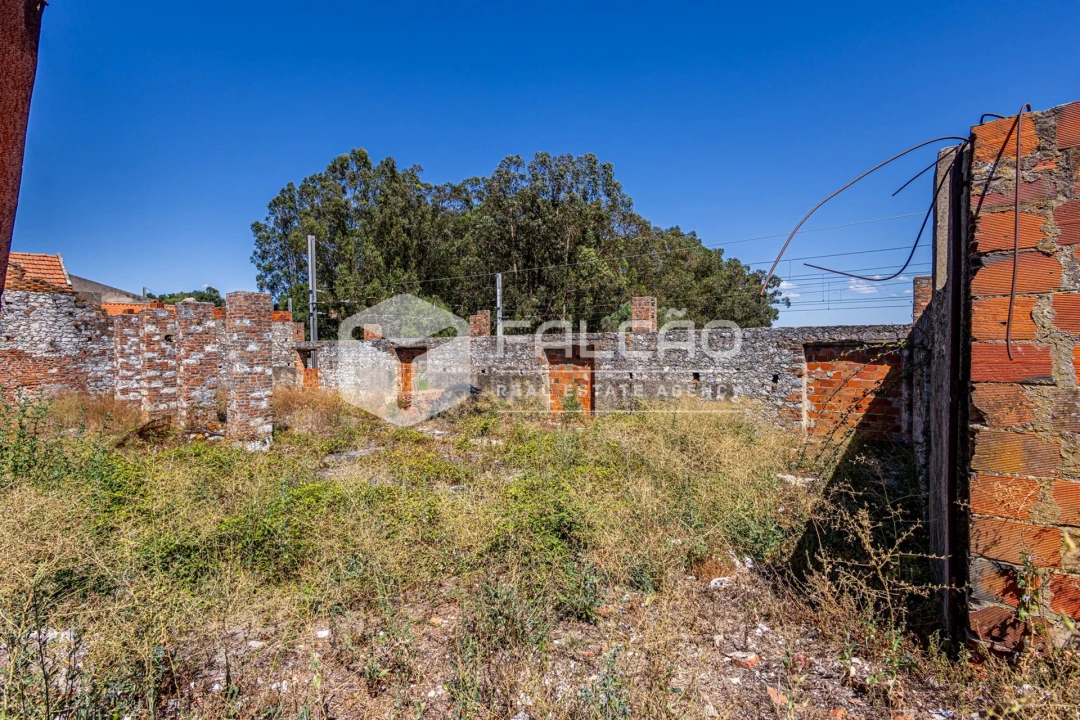 Moradia T5 para Venda em Vale de Santarem Foto 4
