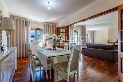 Moradia T4 para Venda em Marvila, Ribeira Santarém, São Salvador, São Nicolau