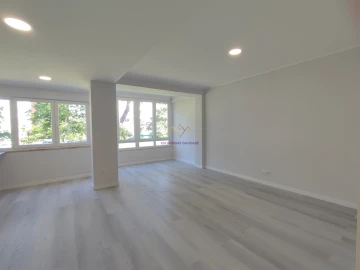 Apartamento T2 para Venda em Oeiras e São Julião da Barra, Paço de Arcos e Caxias