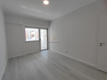 Apartamento T2 para Venda em Oeiras e São Julião da Barra, Paço de Arcos e Caxias