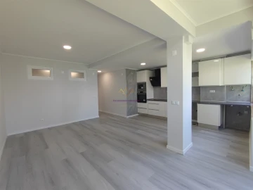 Apartamento T2 para Venda em Oeiras e São Julião da Barra, Paço de Arcos e Caxias
