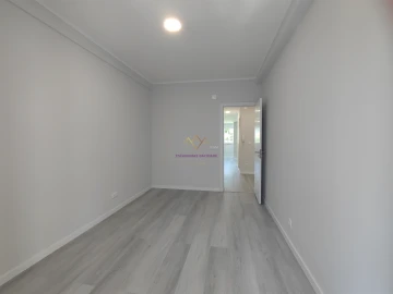 Apartamento T2 para Venda em Oeiras e São Julião da Barra, Paço de Arcos e Caxias