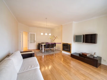 Apartamento T1 para Arrendamento em Algés, Linda-A-Velha e Cruz Quebrada-Dafundo