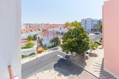 Apartamento T3 para Venda em Laranjeiro e Feijó