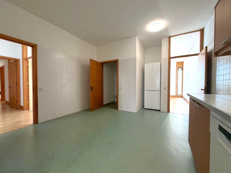 Apartamento T4 para Arrendamento em Aldoar, Foz do Douro e Nevogilde Foto 15