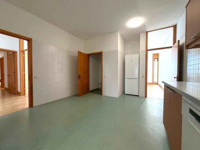 Apartamento T4 para Arrendamento em Aldoar, Foz do Douro e Nevogilde Foto 15