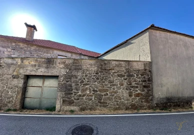 Moradia T3 para Venda em Castro Laboreiro e Lamas de Mouro