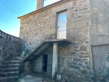 Moradia T3 para Venda em Castro Laboreiro e Lamas de Mouro