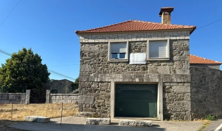 Moradia T3 para Venda em Castro Laboreiro e Lamas de Mouro