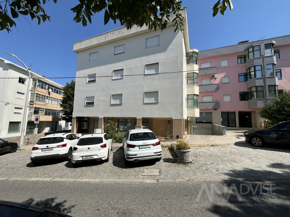 Apartamento T3 para Venda em Repeses e São Salvador Foto 1