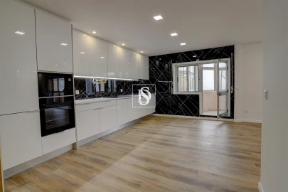 Apartamento T4 para Venda em Póvoa de Varzim, Beiriz e Argivai