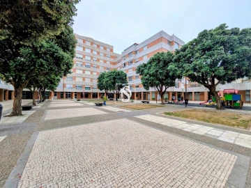 Apartamento T4 para Venda em Póvoa de Varzim, Beiriz e Argivai