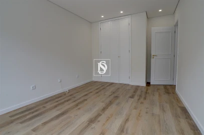 Apartamento T4 para Venda em Póvoa de Varzim, Beiriz e Argivai