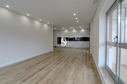 Apartamento T4 para Venda em Póvoa de Varzim, Beiriz e Argivai