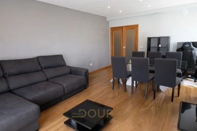 Apartamento T2 para Venda em Sandim, Olival, Lever e Crestuma