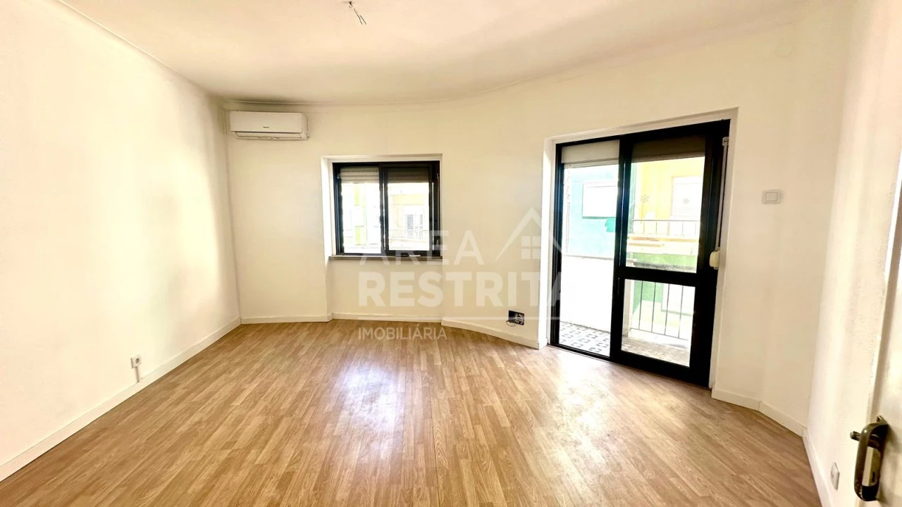 Apartamento T2 para Venda em Seixal, Arrentela e Aldeia de Paio Pires Foto 23