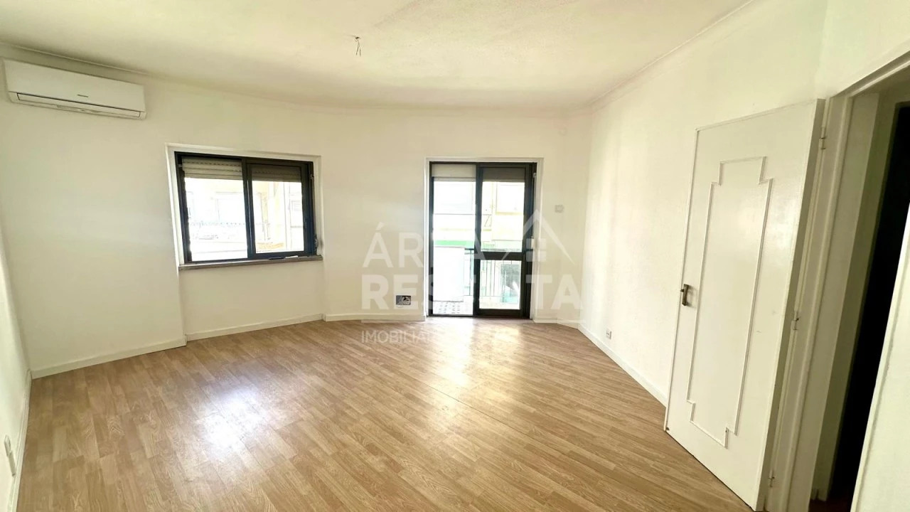 Apartamento T2 para Venda em Seixal, Arrentela e Aldeia de Paio Pires Foto 25