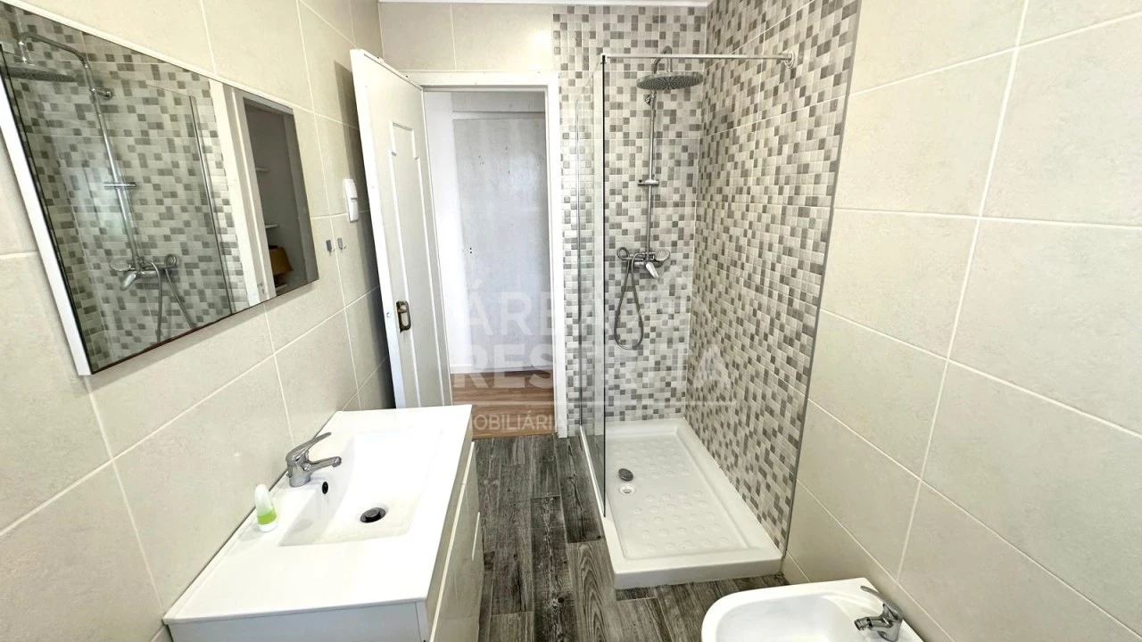 Apartamento T2 para Venda em Seixal, Arrentela e Aldeia de Paio Pires Foto 39