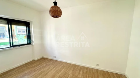 Apartamento T2 para Venda em Seixal, Arrentela e Aldeia de Paio Pires