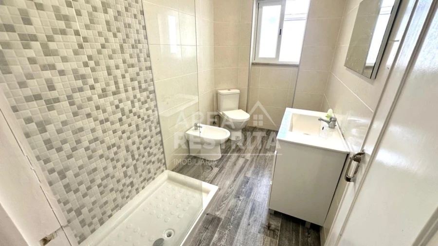 Apartamento T2 para Venda em Seixal, Arrentela e Aldeia de Paio Pires Foto 2
