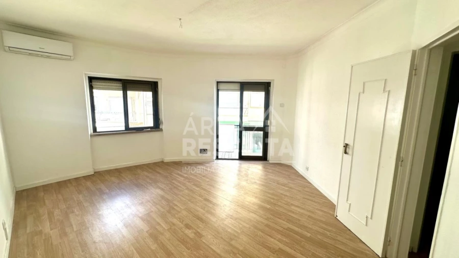 Apartamento T2 para Venda em Seixal, Arrentela e Aldeia de Paio Pires Foto 25