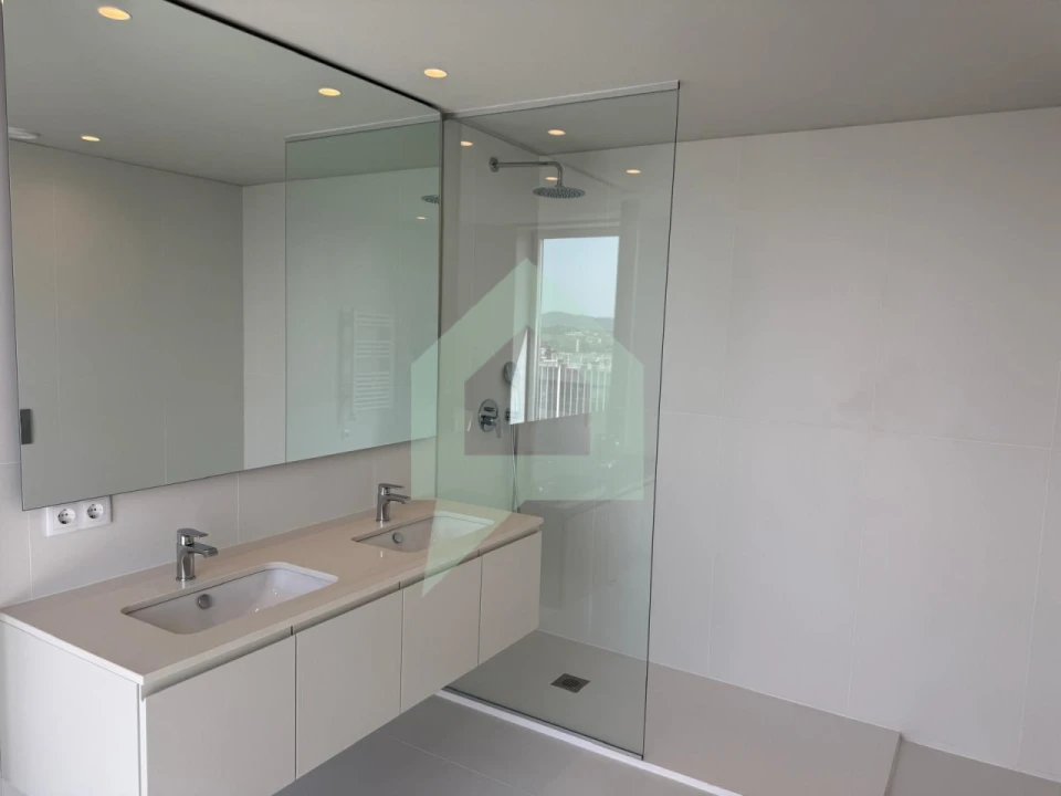 Apartamento T4 para Venda em Barcelinhos Foto 33
