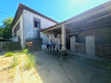 Moradia T3 para Venda em Mazarefes e Vila Fria