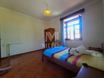Moradia T3 para Venda em Mazarefes e Vila Fria
